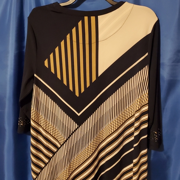 XL Women's Long Tunic top. - Picture 5 of 6